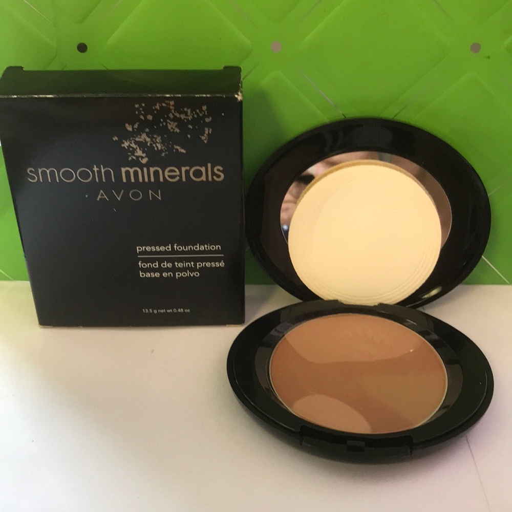 Avon smooth minerals pressed foundation